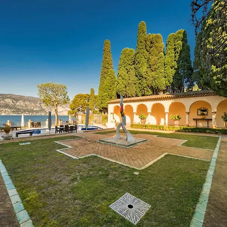 Villa Cuccia Noya *